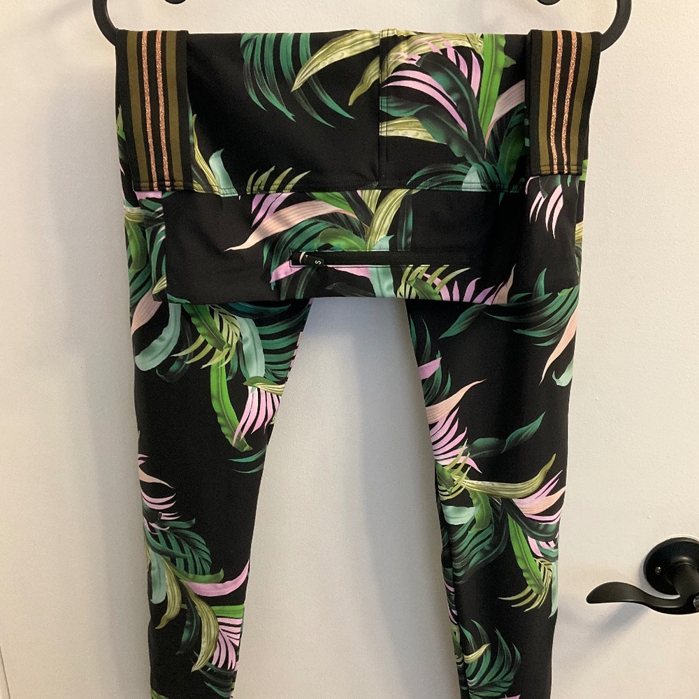 Seafolly tropical pattern leggings with gold and black side stripes - size small
